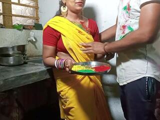 Holi Par beguiling Bhabhi Ko Color Lagakar Kitchen Stand Par | xHamster