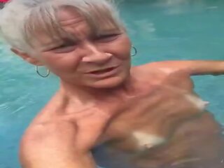 Perverznež babi leilani v na bazen, brezplačno x ocenjeno film 69 | sex